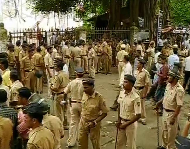 तस्वीरों में देखें मुंबई हिंसा के विरोध में MNS की रैली