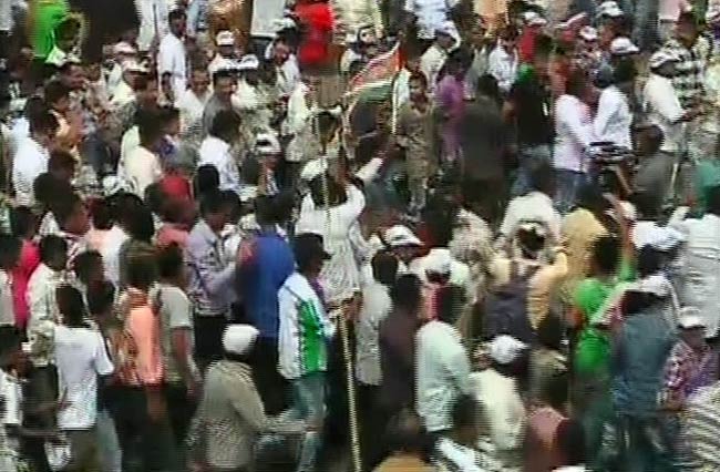 तस्वीरों में देखें मुंबई हिंसा के विरोध में MNS की रैली