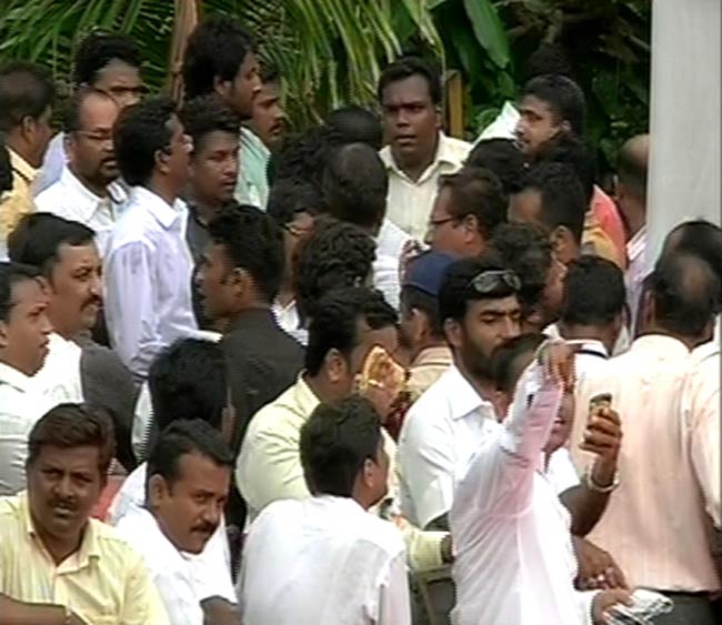 तस्वीरों में देखें मुंबई हिंसा के विरोध में MNS की रैली