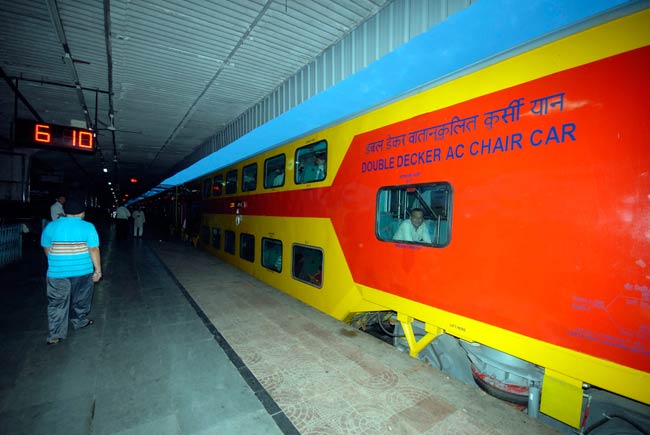 एसी डबल डेकर ट्रेन की एक्सक्लूसिव तस्वीरें