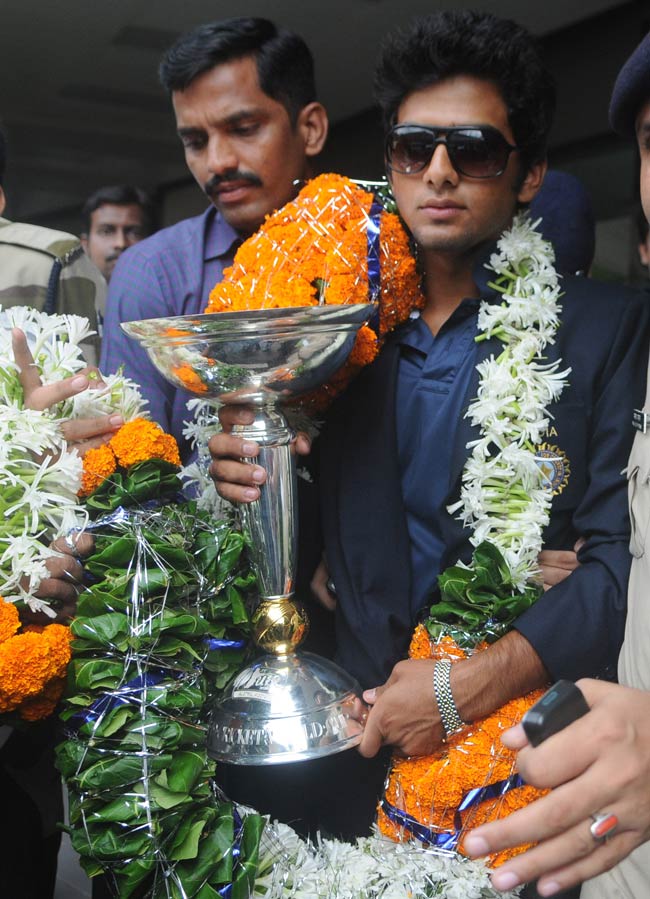 विश्व विजेता U-19 क्रिकेट टीम इंडिया का जोरदार स्वागत