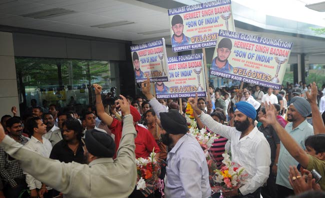 विश्व विजेता U-19 क्रिकेट टीम इंडिया का जोरदार स्वागत