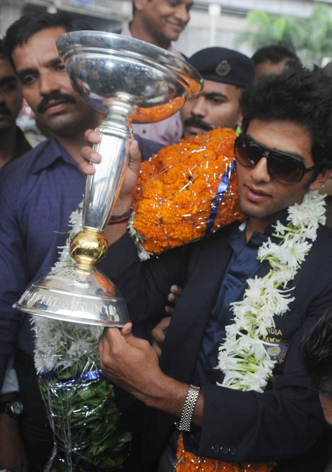 विश्व विजेता U-19 क्रिकेट टीम इंडिया का जोरदार स्वागत