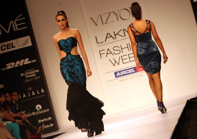 Lakme Fashion Week: पहले दिन की झलकियां | सेक्‍सी मेगन
