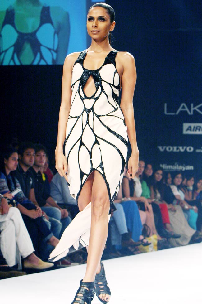 Lakme Fashion Week: पहले दिन की झलकियां | सेक्‍सी मेगन