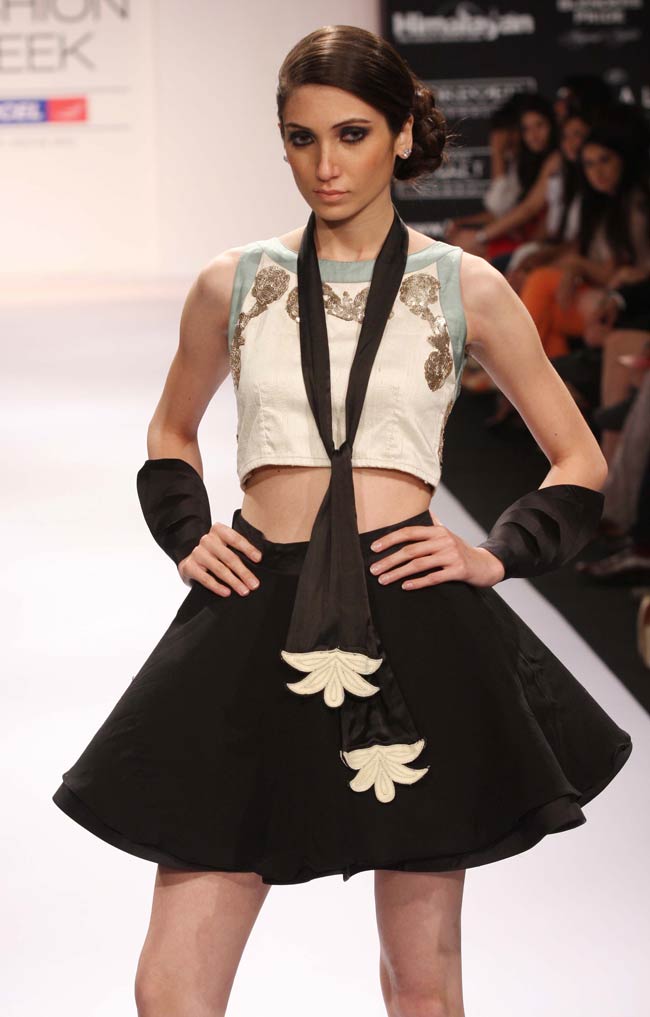 Lakme Fashion Week: पहले दिन की झलकियां | सेक्‍सी मेगन