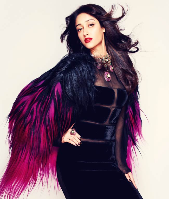 हार्पर बाजार पत्रिका के लिए इलेना डीक्रूज का फोटोशूट