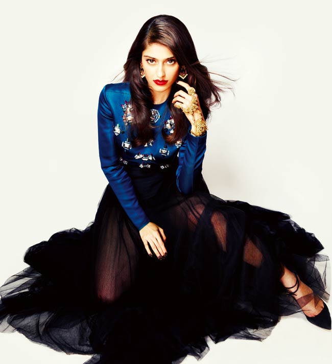 हार्पर बाजार पत्रिका के लिए इलेना डीक्रूज का फोटोशूट