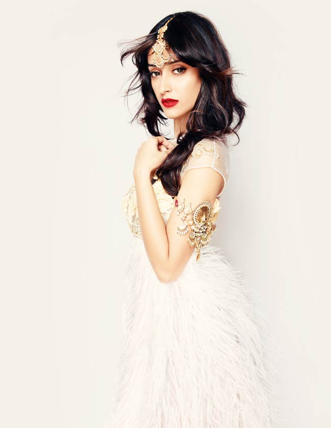 हार्पर बाजार पत्रिका के लिए इलेना डीक्रूज का फोटोशूट