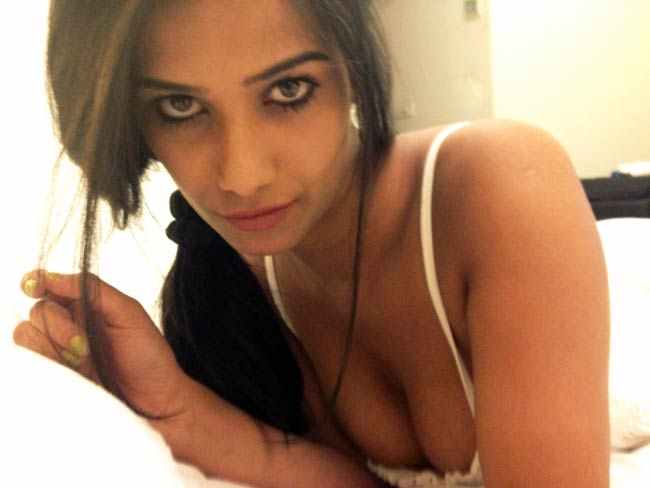 पूनम पांडे का Hot 'गुड मॉर्निंग'... | पूनम पांडे