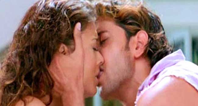 तस्‍वीरों में देखें बॉलीवुड के हॉट किसिंग सीन | बोल्ड बालाएं