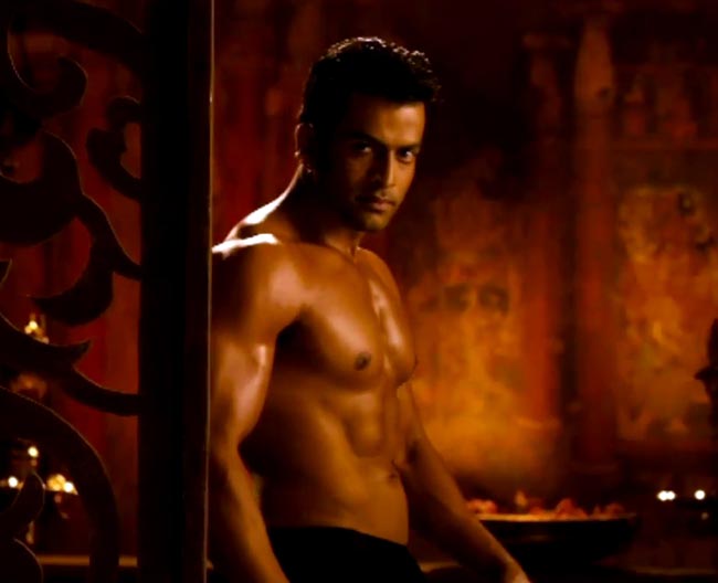 'अय्या' में नजर आएंगी अनदेखी रानी | रानी का बेली डांस