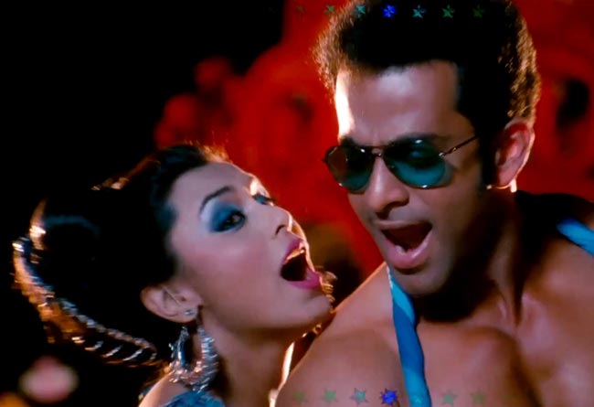 'अय्या' में नजर आएंगी अनदेखी रानी | रानी का बेली डांस