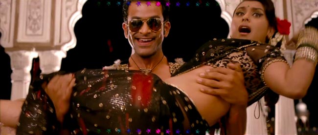 'अय्या' में नजर आएंगी अनदेखी रानी | रानी का बेली डांस