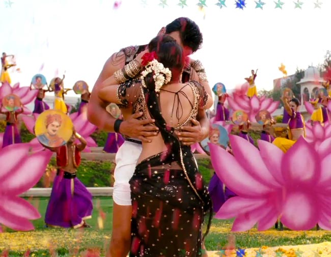 'अय्या' में नजर आएंगी अनदेखी रानी | रानी का बेली डांस