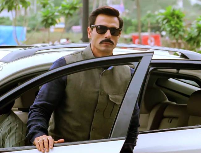 'अजब गजब लव' का फर्स्ट लुक  | दक्षिण का जलवा