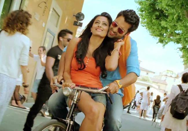 'अजब गजब लव' का फर्स्ट लुक  | दक्षिण का जलवा