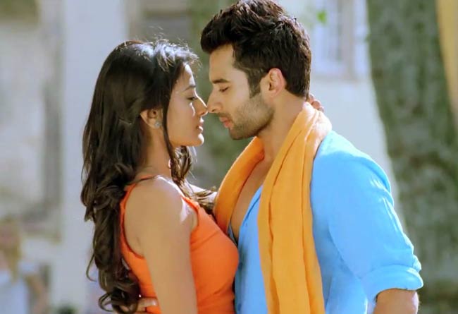 'अजब गजब लव' का फर्स्ट लुक  | दक्षिण का जलवा