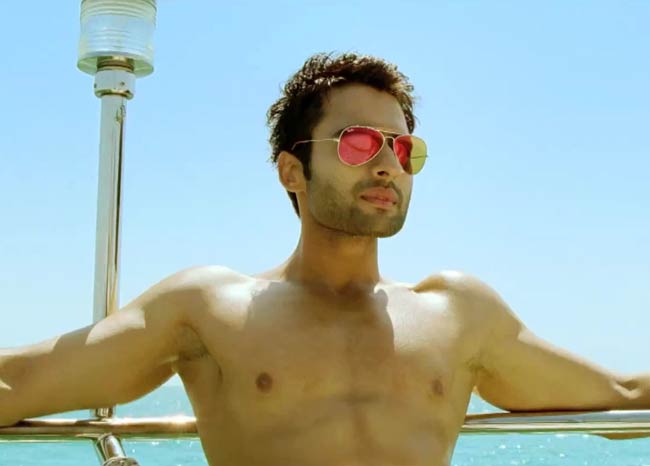 'अजब गजब लव' का फर्स्ट लुक  | दक्षिण का जलवा