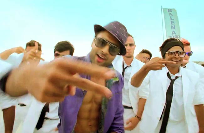 'अजब गजब लव' का फर्स्ट लुक  | दक्षिण का जलवा