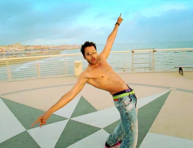 'अजब गजब लव' का फर्स्ट लुक  | दक्षिण का जलवा