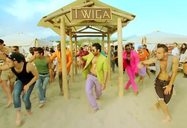 'अजब गजब लव' का फर्स्ट लुक  | दक्षिण का जलवा