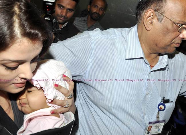 ऐश्‍वर्या-अभिषेक की बेटी आराध्‍या की एक झलक