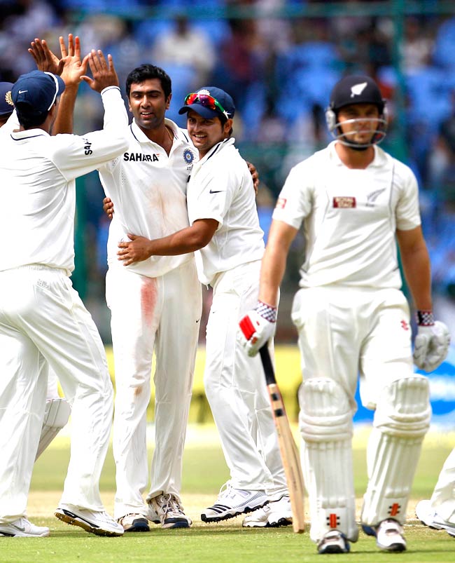 2 सितंबर, 2012: तस्वीरों में दिन की बड़ी खबरें | पढ़ें