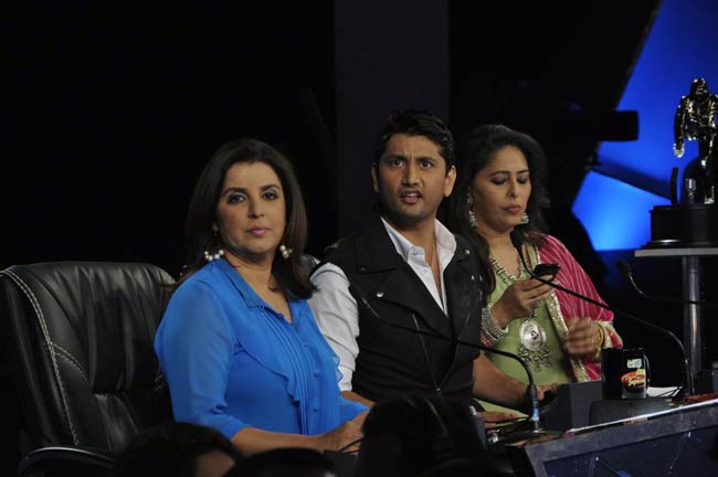 'बर्फी' के प्रमोशन में जुटे प्रियंका-रणबीर-इलेना | फर्स्ट लुक