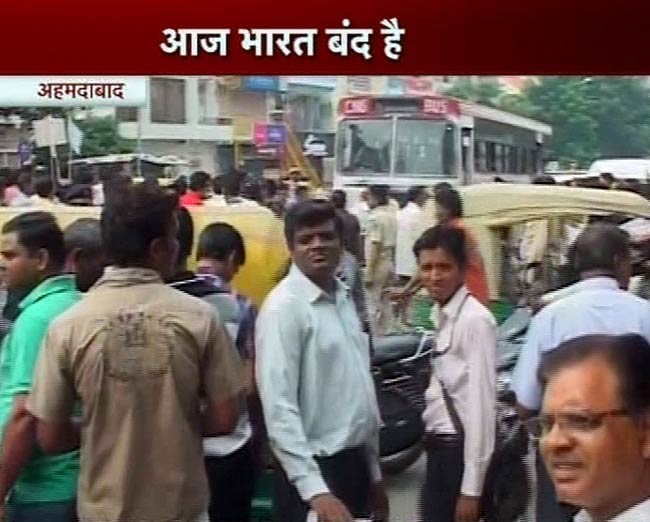 देशव्यापी बंद से अस्त-व्यस्त हुआ भारत