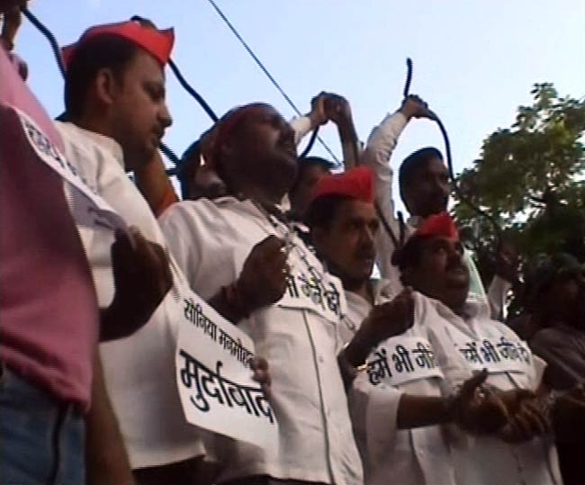 देशव्यापी बंद से अस्त-व्यस्त हुआ भारत