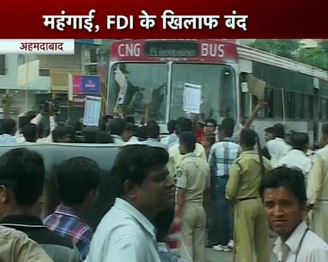 देशव्यापी बंद से अस्त-व्यस्त हुआ भारत