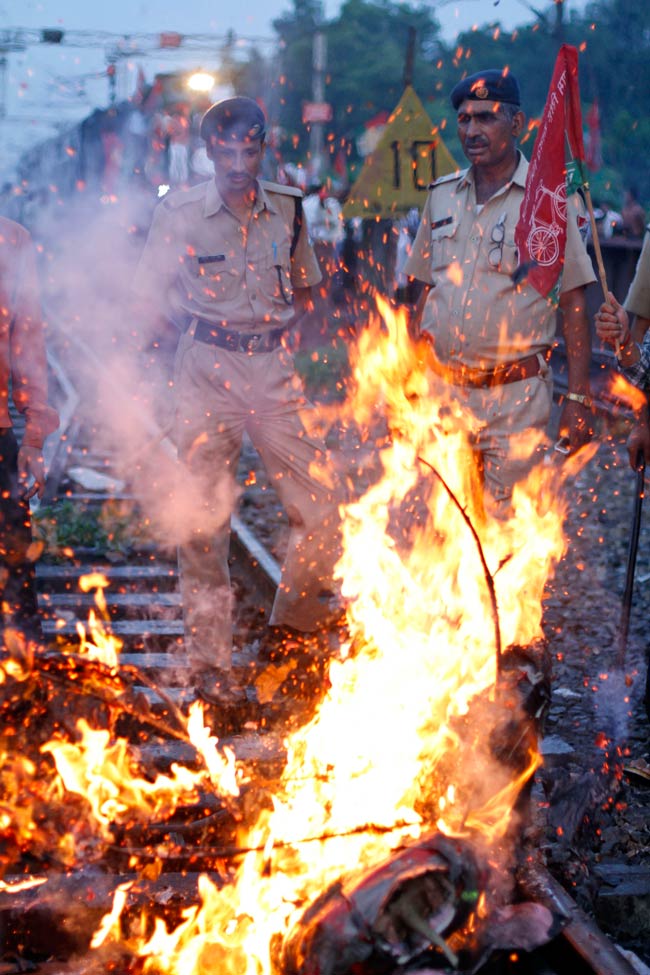 देशव्यापी बंद से अस्त-व्यस्त हुआ भारत