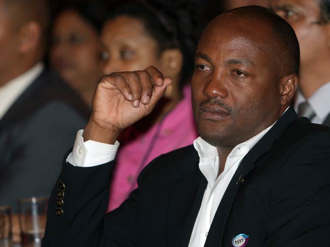 ब्रायन लारा की चाहत, दो साल और खेलें तेंदुलकर