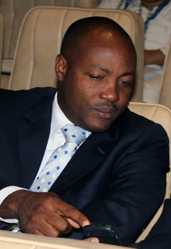 ब्रायन लारा की चाहत, दो साल और खेलें तेंदुलकर