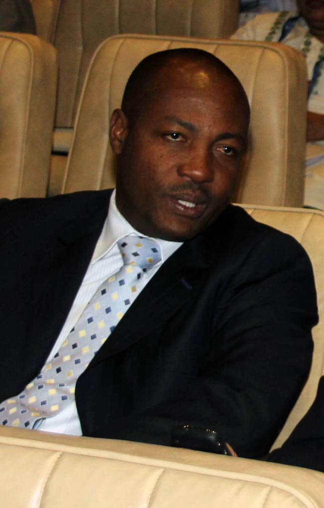 ब्रायन लारा की चाहत, दो साल और खेलें तेंदुलकर