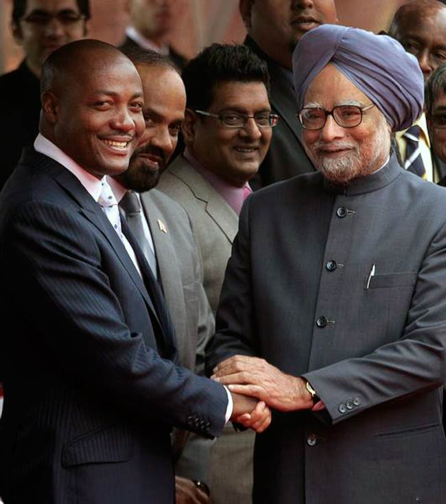 ब्रायन लारा की चाहत, दो साल और खेलें तेंदुलकर