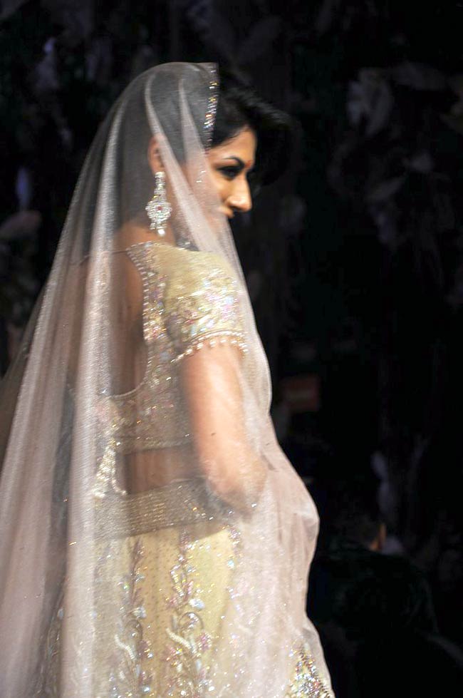 ब्राइडल फैशन वीक में चित्रांगदा के जलवे...| ज्‍वेलरी वीक