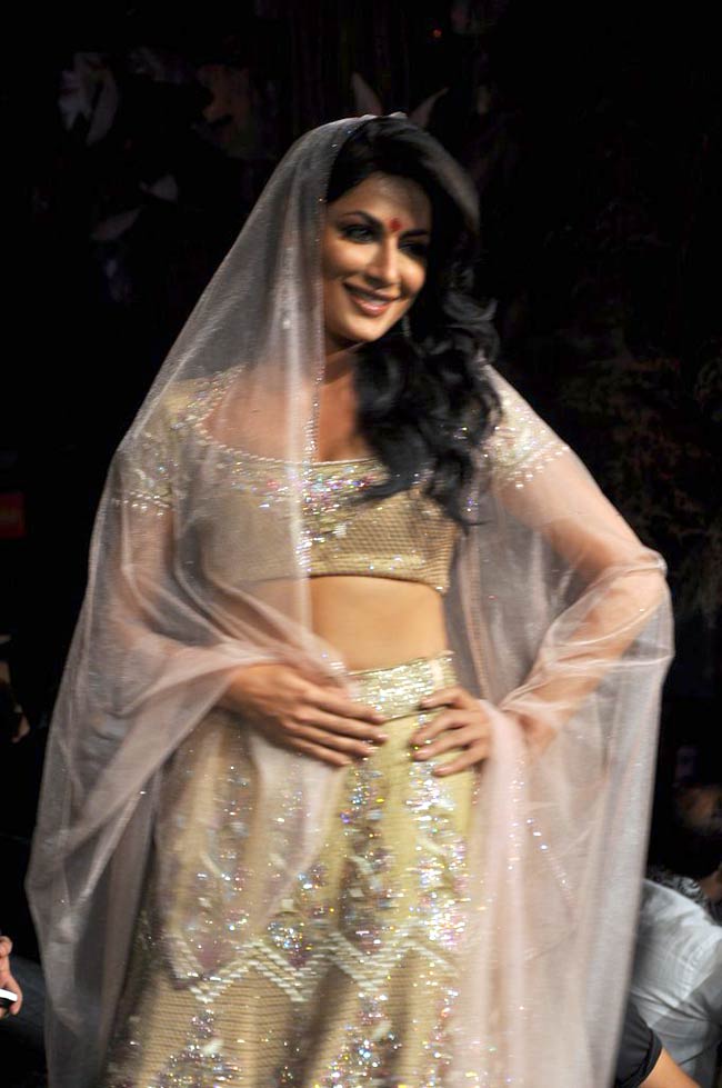 ब्राइडल फैशन वीक में चित्रांगदा के जलवे...| ज्‍वेलरी वीक