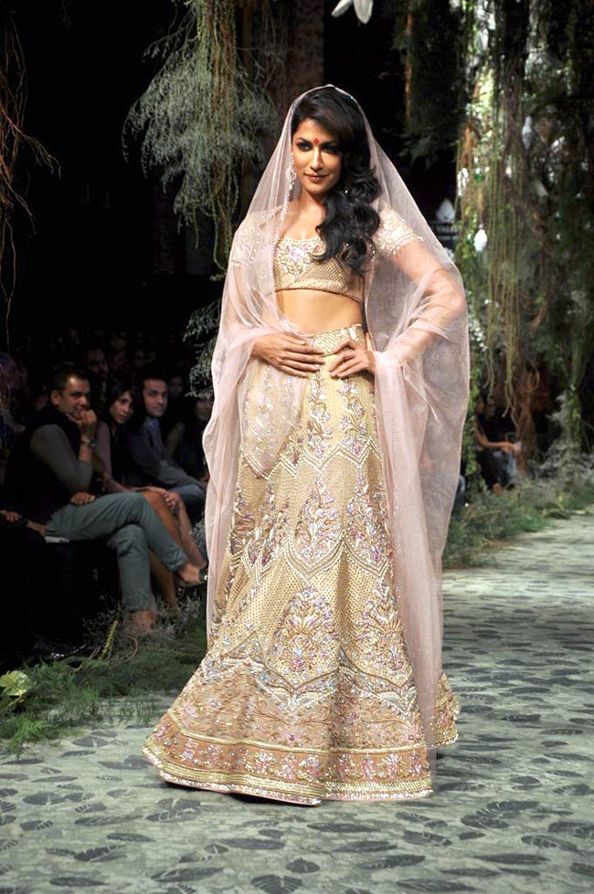 ब्राइडल फैशन वीक में चित्रांगदा के जलवे...| ज्‍वेलरी वीक