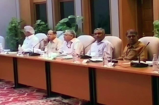 24 सितंबर 2012: तस्वीरों में दिनभर की बड़ी खबरें | पढ़ें