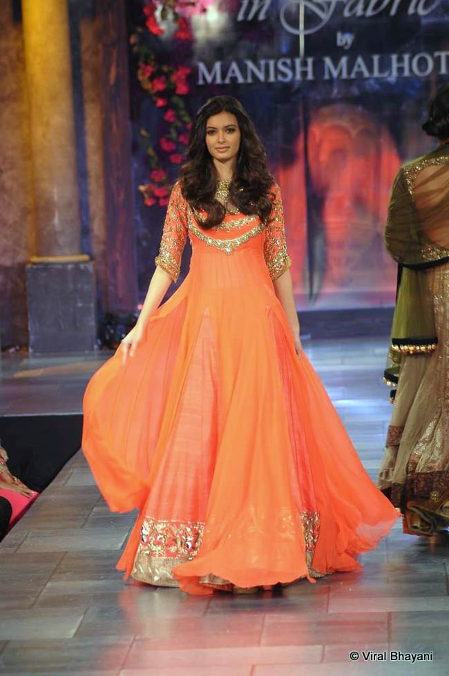 सितारों से सजा मिजवां फैशन शो... | ज्‍वेलरी वीक में सितारे