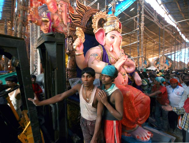 कृपा बरसाने फिर आ रहे हैं गणपति बप्‍पा