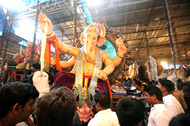 कृपा बरसाने फिर आ रहे हैं गणपति बप्‍पा