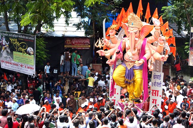 कृपा बरसाने फिर आ रहे हैं गणपति बप्‍पा