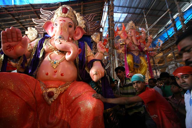 कृपा बरसाने फिर आ रहे हैं गणपति बप्‍पा