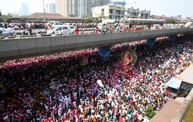भक्‍तों ने दी गणपति को विदाई | गणेशोत्सव की धूम