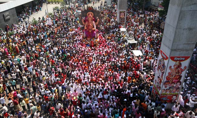 भक्‍तों ने दी गणपति को विदाई | गणेशोत्सव की धूम