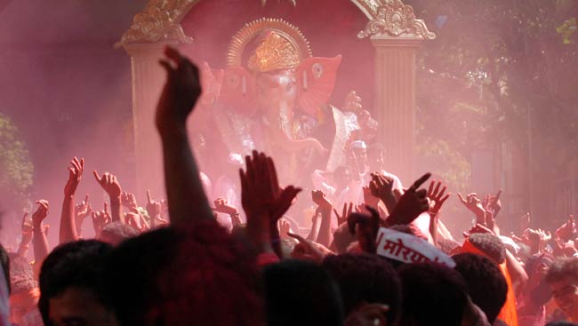 भक्‍तों ने दी गणपति को विदाई | गणेशोत्सव की धूम