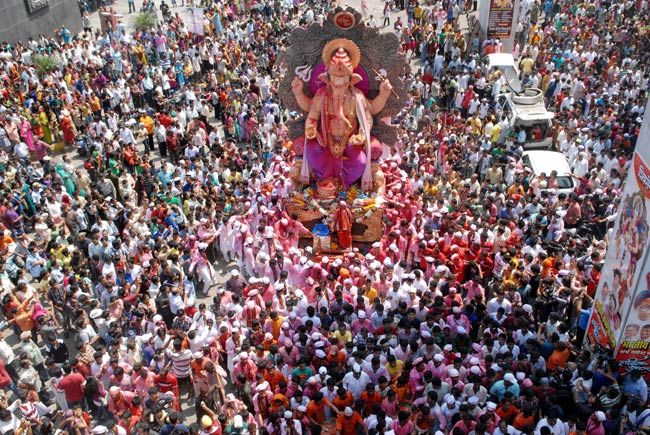 भक्‍तों ने दी गणपति को विदाई | गणेशोत्सव की धूम